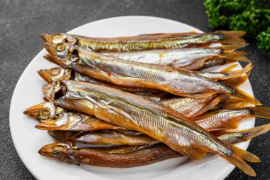 Tütsülenmiş balık capelin taze yemek gurme yemek arka planda masa rustik gıda üst görünüm kopyalama alanı  