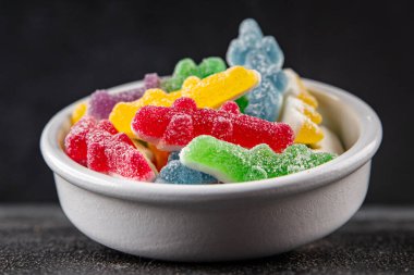 Jöleli şeker, tatlı, lezzetli gurme yemek arka planı, masa rustik yemekler, fotokopi alanı vejetaryen ve vejetaryen yemekleri.