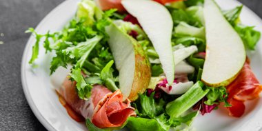 Salata armudu sebze yemeği taze lezzetli gurme yemek arkaplan masa rustik gıda üst görünüm fotokopi alanı