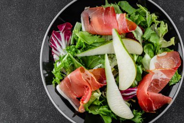 Salata armudu sebze yemeği taze lezzetli gurme yemek arkaplan masa rustik gıda üst görünüm fotokopi alanı