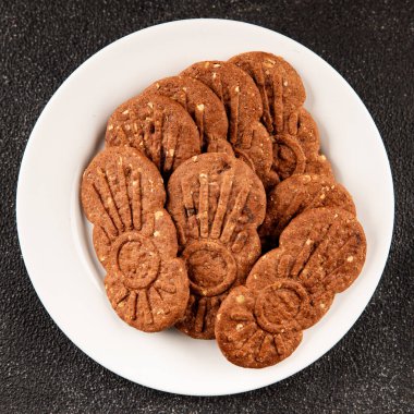 Çikolatalı kurabiye fındıklı tatlı mısır gevreği organik ürün lezzetli gurme yemek arkaplanı masa kırsal yiyeceklerin üst görünümü fotokopi alanı