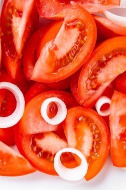 Salata domatesli sebze yemeği organik ürün taze gurme yemek arkaplanı masa rustik gıda üst görünüm fotokopi alanı