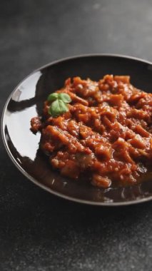 Patlıcan yahnisi fırında sebze salatası lezzetli gurme yemek arkaplanı masa rustik yemekler fotokopi alanı keto ve paleo diyet vejetaryen ve vejetaryen yemekleri