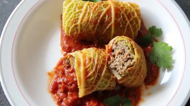 Lahana rulo et, lahana, leziz taze gurme yemek, arka plan masa, kırsal yemek, fotokopi alanı ve paleo diyeti.