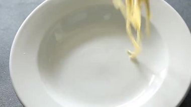 Spagetti eti bolonez makarna sosu lezzetli lezzetli lezzetli gurme yemek arka plan masa kırsal yemek üst görünüm fotokopi alanı