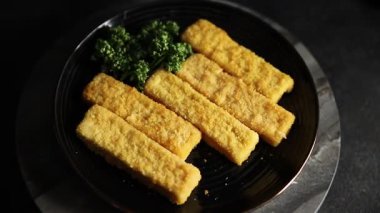 Balık, deniz ürünleri tabağı taze gurme yemek arkaplanı masa rustik gıda üst görünüm kopyalama alanı üzerine yapıştırır 