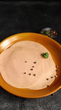 Sosisli vejetaryen seitan soya ürünü. Et aperatifi yok. Sebzeler, sebzeler.