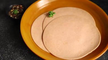 Sosisli vejetaryen seitan soya ürünü. Et aperatifi yok. Sebzeler, sebzeler.