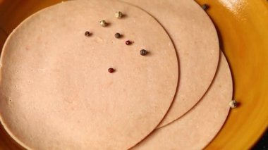 Sosisli vejetaryen seitan soya ürünü. Et aperatifi yok. Sebzeler, sebzeler.