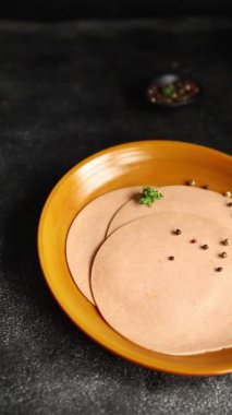 Sosisli vejetaryen seitan soya ürünü. Et aperatifi yok. Sebzeler, sebzeler.