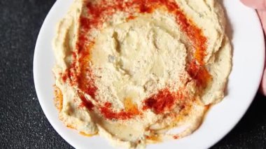 Humus nohutu sosu lezzetli aperatif sebze taze gurme vejetaryen ve vejetaryen yemek arka planı masa rustik gıda üst görünümü fotokopi alanı.