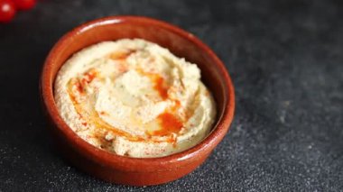 Humus nohutu sosu lezzetli aperatif sebze taze gurme vejetaryen ve vejetaryen yemek arka planı masa rustik gıda üst görünümü fotokopi alanı.