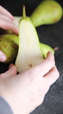 Armut olgun meyve sulu taze gurme yemek arka planı masaya rustik gıda fotokopi alanı keto ve paleo diyet vejetaryen ve vejetaryen gıda