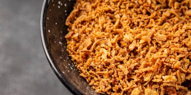 Kızarmış soğan çıtır soğan aperatif sebzeler taze lezzetli gurme yemek arkaplanı masa rustik yemek üst görünümü fotokopi alanı vejetaryen ve vejetaryen yemekleri