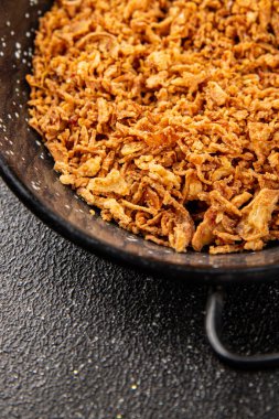 Kızarmış soğan çıtır soğan aperatif sebzeler taze lezzetli gurme yemek arkaplanı masa rustik yemek üst görünümü fotokopi alanı vejetaryen ve vejetaryen yemekleri