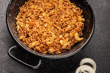 Kızarmış soğan çıtır soğan aperatif sebzeler taze lezzetli gurme yemek arkaplanı masa rustik yemek üst görünümü fotokopi alanı vejetaryen ve vejetaryen yemekleri