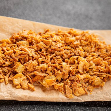 Kızarmış soğan çıtır soğan aperatif sebzeler taze lezzetli gurme yemek arkaplanı masa rustik yemek üst görünümü fotokopi alanı vejetaryen ve vejetaryen yemekleri