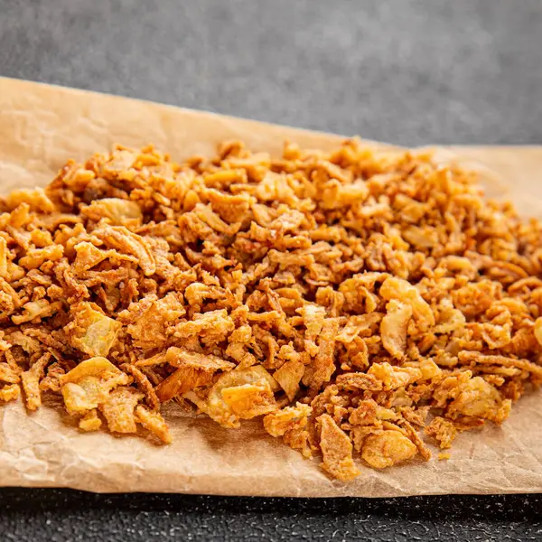 Kızarmış soğan çıtır soğan aperatif sebzeler taze lezzetli gurme yemek arkaplanı masa rustik yemek üst görünümü fotokopi alanı vejetaryen ve vejetaryen yemekleri