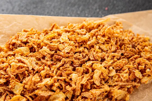 Kızarmış soğan çıtır soğan aperatif sebzeler taze lezzetli gurme yemek arkaplanı masa rustik yemek üst görünümü fotokopi alanı vejetaryen ve vejetaryen yemekleri