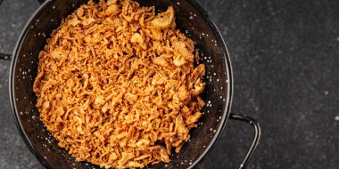 Kızarmış soğan çıtır soğan aperatif sebzeler taze lezzetli gurme yemek arkaplanı masa rustik yemek üst görünümü fotokopi alanı vejetaryen ve vejetaryen yemekleri