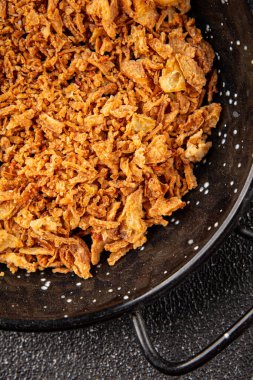 Kızarmış soğan çıtır soğan aperatif sebzeler taze lezzetli gurme yemek arkaplanı masa rustik yemek üst görünümü fotokopi alanı vejetaryen ve vejetaryen yemekleri