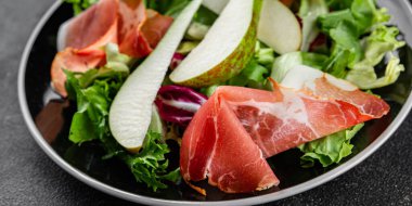 Salata armudu sebze yemeği taze lezzetli gurme yemek arkaplan masa rustik gıda üst görünüm fotokopi alanı