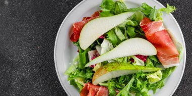 Salata armudu sebze yemeği taze lezzetli gurme yemek arkaplan masa rustik gıda üst görünüm fotokopi alanı