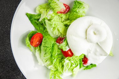 Burrata peynirli salata, bufalo sütlü salata, salata, salata, salata, salata, lezzetli gurme, yemek, arka plan, masa, rustik yemek, fotokopi, fotokopi, uzay keto ve paleo diyeti vejetaryeni.