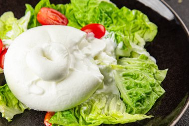 Burrata peynirli salata, bufalo sütlü salata, salata, salata, salata, salata, lezzetli gurme, yemek, arka plan, masa, rustik yemek, fotokopi, fotokopi, uzay keto ve paleo diyeti vejetaryeni.