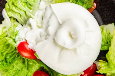 Burrata peynirli salata, bufalo sütlü salata, salata, salata, salata, salata, lezzetli gurme, yemek, arka plan, masa, rustik yemek, fotokopi, fotokopi, uzay keto ve paleo diyeti vejetaryeni.
