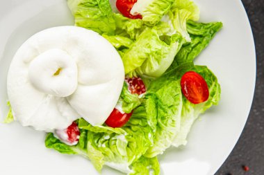 Burrata peynirli salata, bufalo sütlü salata, salata, salata, salata, salata, lezzetli gurme, yemek, arka plan, masa, rustik yemek, fotokopi, fotokopi, uzay keto ve paleo diyeti vejetaryeni.