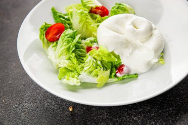 Burrata peynirli salata, bufalo sütlü salata, salata, salata, salata, salata, lezzetli gurme, yemek, arka plan, masa, rustik yemek, fotokopi, fotokopi, uzay keto ve paleo diyeti vejetaryeni.