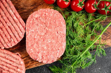 Çiğ et pirzolası, sığır eti, kuzu eti taze gurme yemek arkaplanı masa kırsal yiyeceklerin üst görünümü fotokopi alanı.