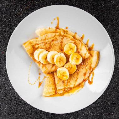 Krep, muz şurubu, krep kahvaltı, tatlı tatlı, organik ürün, lezzetli gurme yemek arkaplan, masa kırsal yiyeceklerin üst görünümü, fotokopi alanı.