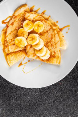 Krep, muz şurubu, krep kahvaltı, tatlı tatlı, organik ürün, lezzetli gurme yemek arkaplan, masa kırsal yiyeceklerin üst görünümü, fotokopi alanı.