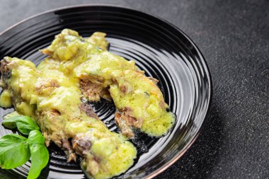 Uskumru balığı fileto sosu hardal konserve yiyecek konserve deniz ürünleri doğal yemek taze gurme yemek arka planı masa kırsal gıdaların üst görünümü fotokopi alanı