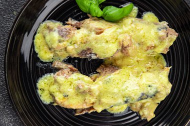 Uskumru balığı fileto sosu hardal konserve yiyecek konserve deniz ürünleri doğal yemek taze gurme yemek arka planı masa kırsal gıdaların üst görünümü fotokopi alanı