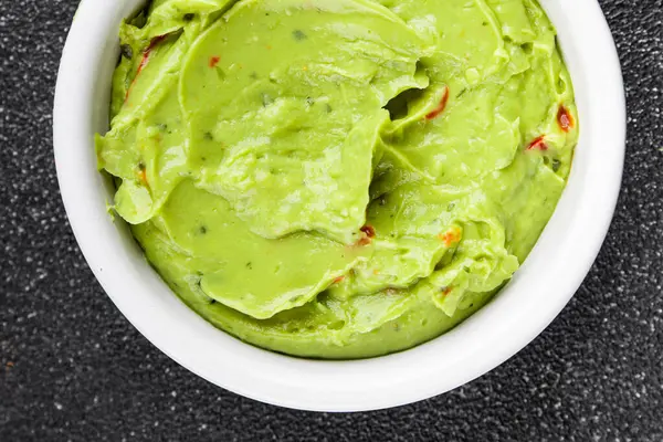 Guacamole dip avokado sosu soğuk aperatif sebze ezmesi organik ürün taze lezzetli gurme yemek arkaplanı masa rustik gıda üst görünümü fotokopi alanı 