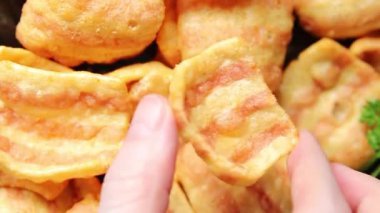 Pastırma, kızarmış pastırma, mısır, abur cubur, fast food masada doğal yemek, kırsal yemek, fotokopi odası.