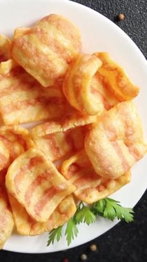 Pastırma, kızarmış pastırma, mısır, abur cubur, fast food masada doğal yemek, kırsal yemek, fotokopi odası.