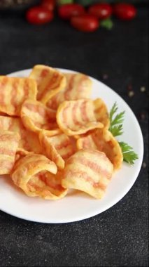 Pastırma, kızarmış pastırma, mısır, abur cubur, fast food masada doğal yemek, kırsal yemek, fotokopi odası.