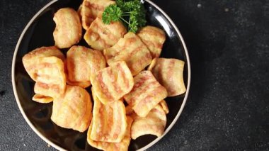 Pastırma, kızarmış pastırma, mısır, abur cubur, fast food masada doğal yemek, kırsal yemek, fotokopi odası.