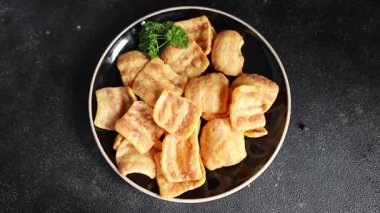 Pastırma, kızarmış pastırma, mısır, abur cubur, fast food masada doğal yemek, kırsal yemek, fotokopi odası.