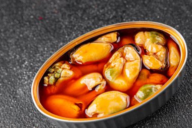 Midyeler konserve deniz ürünleri iştah açıcı organik ürün taze lezzetli gurme yemek arka planda sofrada kırsal gıda üst görünüm uzay Keto paleo peseo vejetaryen diyet gıdalar