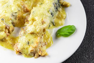 Uskumru hardal sosu konserve balık fileto balık fileto doğal gıda organik ürün taze gurme gıda arka planı masa sade gıda üst görünüm uzay fotokopi paleo pescetarian diyet