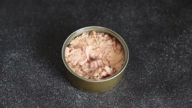 Ton balığı konservesi deniz ürünleri aperatifler organik taze lezzetli gurme yemek arkaplanı masa üzerinde rustik gıda üst görünümü fotokopi alanı pesseeter diyet