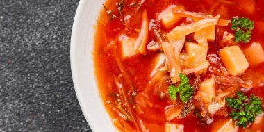 Kırmızı çorba sebze çorbası sebze çorbası. Sebze çorbası. Sebze çorbası. Masada taze gurme yemek.