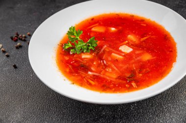 Kırmızı çorba sebze çorbası sebze çorbası. Sebze çorbası. Sebze çorbası. Masada taze gurme yemek.