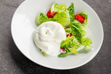 Salata burrata peynirli bufalo peynirli salata salatası salatası taze gurme yemek arkaplanı masa rustik yemekler üst görünüm fotokopi uzay keto ve paleo diyet vejetaryen