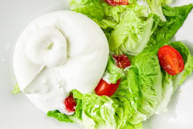 Salata burrata peynirli bufalo peynirli salata salatası salatası taze gurme yemek arkaplanı masa rustik yemekler üst görünüm fotokopi uzay keto ve paleo diyet vejetaryen